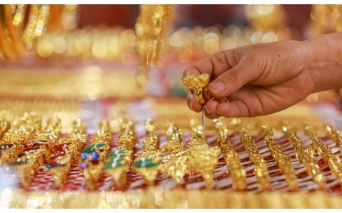 Giá vàng đột ngột giảm mạnh sau nhiều phiên phi mã