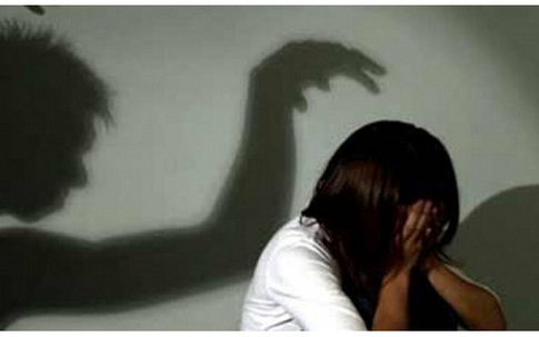 "Yêu râu xanh" 70 tuổi dâm ô với 2 bé gái lớp 5