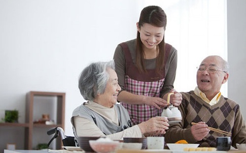 Choáng váng khi biết sự thật vì sao bố chồng lại ưu ái, còn mua xe ô tô tiền tỷ tặng chị dâu