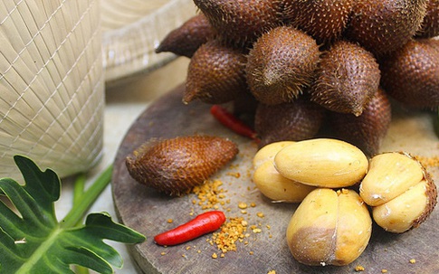 Mây Thái - thứ quả gai góc, xù xì nhưng giá lên tới trăm nghìn một cân, chị em vẫn đổ xô tìm mua