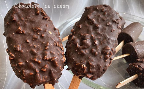 Kem socola vỏ giòn ngon hơn đi mua mà làm chỉ nháy mắt là xong lại chẳng cần máy - bảo sao chị em rần rần chia sẻ về làm ngay!
