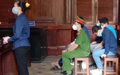 Hai bác cháu ‘bắt tay’ nhau tham ô hàng chục tỷ đồng