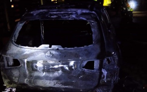 Quảng Trị: Cháy nhà trong đêm, ô tô sang và xe máy bị thiêu rụi