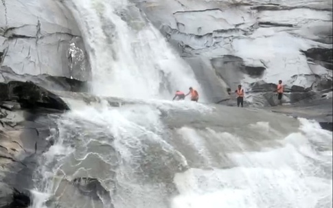 Nghệ An: Người đàn ông mất tích khi tắm ở thác 7 tầng

