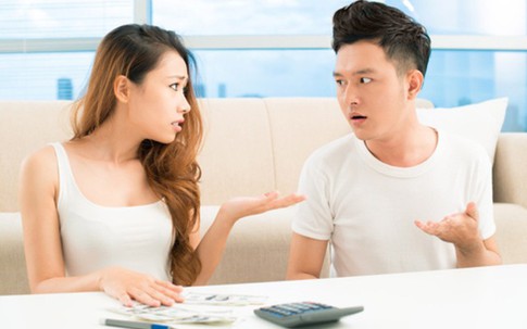 Tôi run rẩy báo với chồng tin 400 triệu tiền tiết kiệm bị mất trắng, nào ngờ anh ấy chuyển thẳng vào tài khoản tôi một khoản tiền lớn hơn