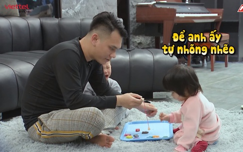 Trầm trồ cách dạy con sinh đôi của Khắc Việt: Cương đúng lúc, nhu kịp thời