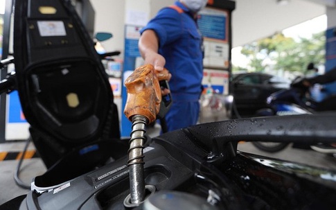 Giá xăng có thể tiếp tục tăng vào ngày mai, "đánh bay" mọi kỷ lục 