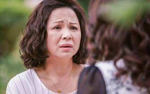 Chì chiết con dâu suốt 3 năm cưới chưa có con, lật tấm chăn lên mẹ chồng òa khóc