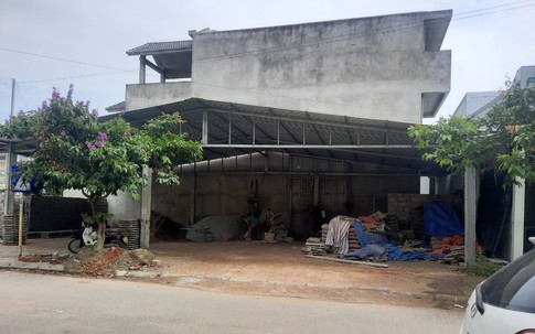 Dân kêu trời vì xưởng sản xuất gạch không phép nằm trong khu đô thị gây ô nhiễm