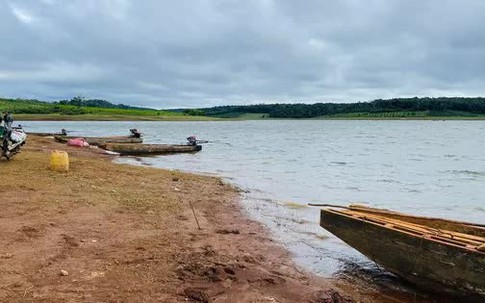 Theo cha đi bắt cá, một cháu nhỏ 4 tuổi tử vong