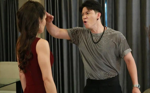 Bố mẹ vợ lên chơi mấy hôm, nhìn cách mà chồng đối đãi tôi chỉ muốn ly hôn ngay tức khắc