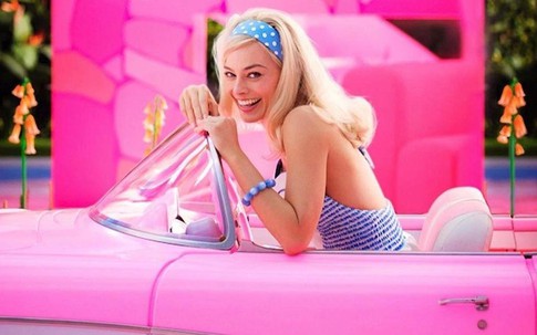 Nhan sắc gây mê của nữ diễn viên đóng vai búp bê Barbie đời thực