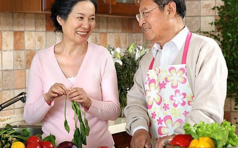 7 lưu ý trong ăn uống giúp người cao tuổi ăn ngon, ngủ tốt