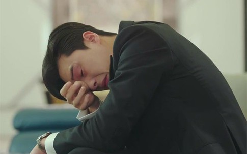 Vợ luôn đi sớm về muộn, tôi lấy cớ đi công tác để trốn ở nhà, lúc biết nguyên nhân thì rơi nước mắt