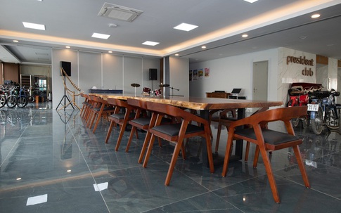 Không gian co-working 750 m2 độc đáo ngập mô tô, xe đạp cổ tại Hà Nội