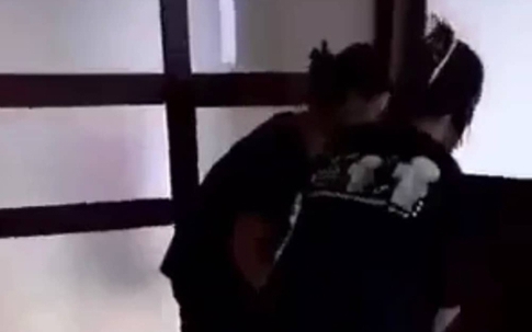 Làm rõ sự việc nữ sinh bị đánh trong nhà vệ sinh
