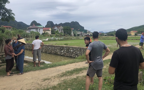 Cháu bé đuối nước thương tâm ở mương nước gần nhà