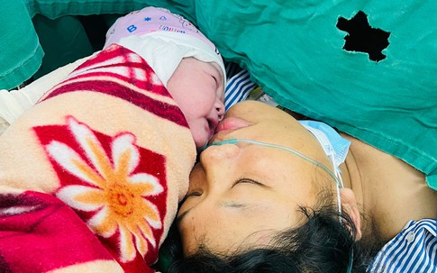 Bắc Giang: Cấp cứu mổ lấy thai cho sản phụ 94 kg, bé trai chào đời nặng 5 kg