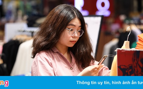 Nhiều người mua đồ thanh lý, về sống với cha mẹ khi giá cả tăng