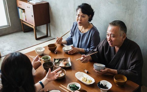 Bố chồng khó tính, phải làm sao để hòa hợp?