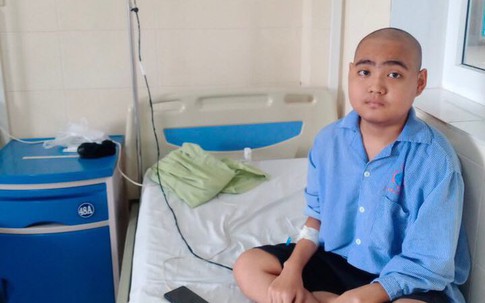 MS 770: Thiếu vắng tình mẹ, đứa trẻ lay lắt cùng bố chiến đấu với căn bệnh ung thư