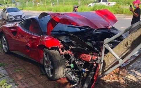 Vụ siêu xe Ferrari 488 nát đầu, tông đổ gốc cây ở Hà Nội: Người lái là thợ sửa xe?