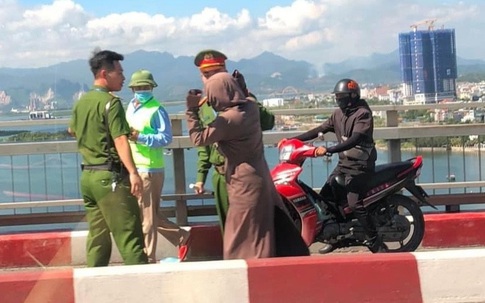 Hé lộ nguyên nhân, người phụ nữ 38 tuổi nghĩ quẩn định nhảy cầu Bãi Cháy tự tử