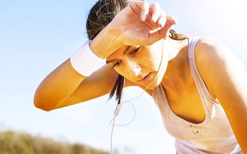 Đổ mồ hôi vào mùa hè tốt hay xấu? Có 3 kiểu mồ hôi báo hiệu bệnh tật bạn cần cảnh giác