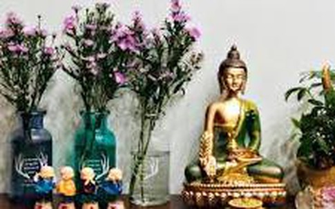 Tháng 7 âm đặt tượng Phật để bảo vệ mình đừng để trong xe ô tô, và tượng Phật cũ hay vỡ hỏng thì làm thế nào?