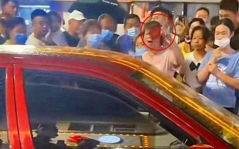 Vợ cầm giấy kết hôn chạy 50km bắt quả tang chồng ngoại tình