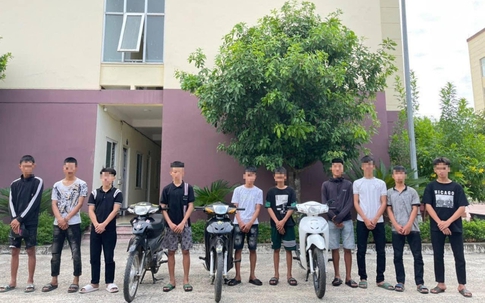 Triệu tập nhóm thanh niên dùng đá ném vào xe khách