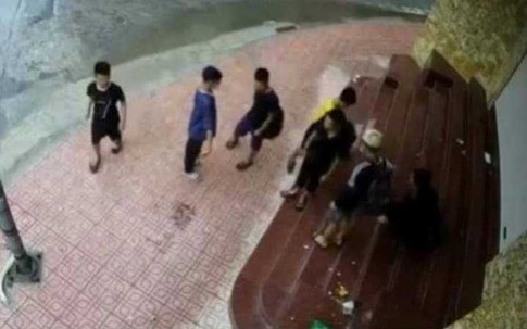 Nhóm đối tượng dùng dao đâm người đi đường để cướp tài sản