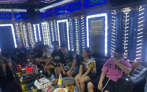 Bắt nhóm nam, nữ thanh niên sử dụng trái phép ma tuý trong quán hát