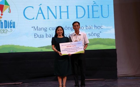 Sách giáo khoa Cánh Diều miễn phí về với học sinh nghèo Phú Yên