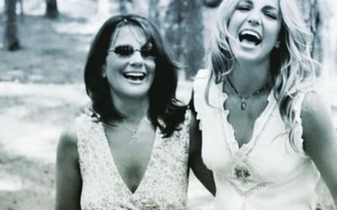 Mẹ Britney Spears khẳng định chưa từng và không bao giờ quay lưng với con gái