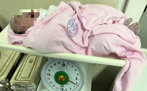 Em bé ở Bắc Giang chào đời với cân nặng ‘khủng’ hơn 6kg
