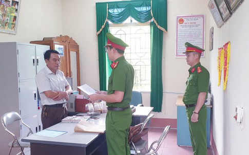 Nguyên chủ tịch xã lập chứng từ khống rút ruột hàng trăm triệu đồng
