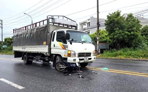 Va chạm với ô tô tải, người đàn ông 54 tuổi tử vong
