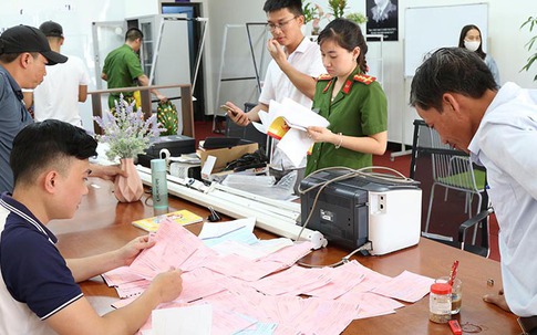 "Nữ quái" cùng đồng bọn lợi dụng sàn giao dịch điện tử để lừa đảo, chiếm đoạt tài sản