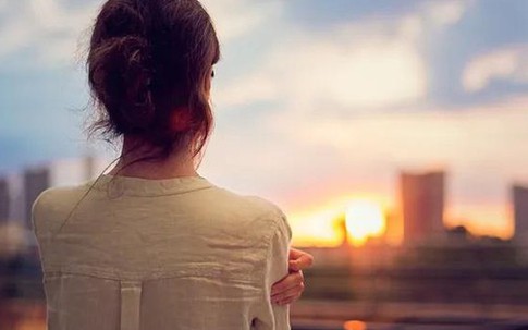 Mẹ chồng lên kế hoạch chinh phục nàng dâu ít nói