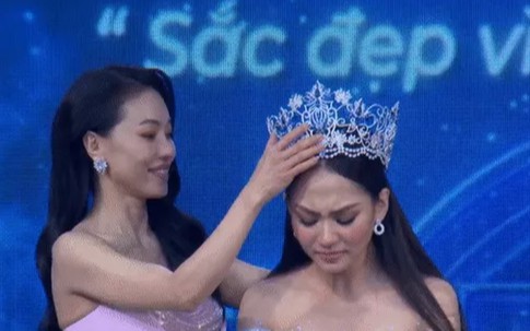 Vừa đấu giá được 3 tỷ đồng, Hoa hậu Mai Phương bỗng nhận lại vương miện