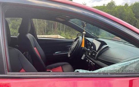 Đi dự đám tang, cô giáo bị kẻ gian phá kính ô tô lấy nhiều tài sản