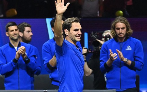 Roger Federer khóc nức nở ngày giã từ sự nghiệp