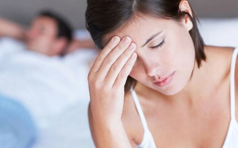 Vợ trẻ suốt 6 năm sợ "chuyện ấy", bác sĩ chỉ nguyên nhân nhiều chị em gặp
