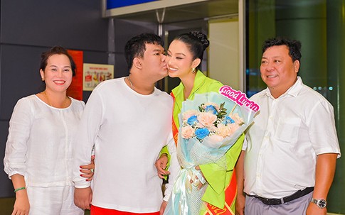 Lâm Thu Hồng: “Nhờ The Miss Globe, mười mấy năm gia đình tôi mới hội tụ sau khi ba mẹ ly hôn”