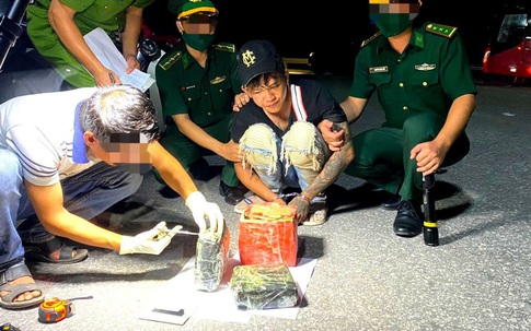 Bắt giữ thanh niên vận chuyển 2kg "hàng trắng" 