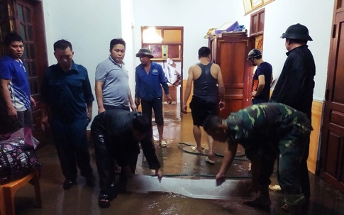 Nghệ An: Mưa lớn gây lũ ống ở huyện miền núi Kỳ Sơn


