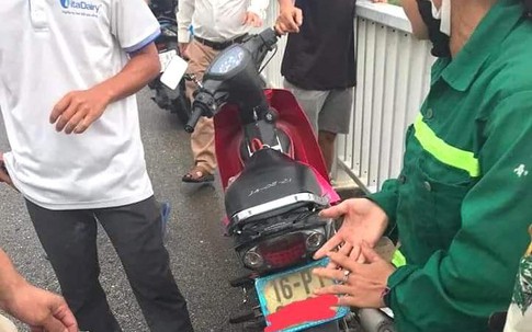 Để lại xe máy, nam thanh niên bất ngờ nhảy cầu Bính