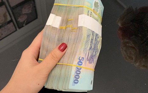 Cô dâu khoe số tiền nhà ngoại cho khi lấy chồng với câu "Cảm giác an toàn này chỉ có người thân ruột thịt mới có thể đem lại" gây tranh cãi