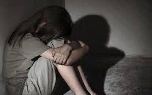 Yêu đương trên mạng, nam thanh niên đưa nữ sinh cấp 2 về nhà quan hệ tình dục